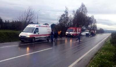 Otomobil yol kenarındaki ağaca çarptı: 1 ölü, 1 yaralı