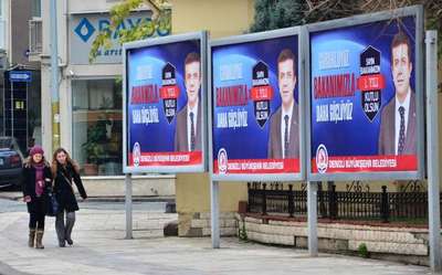 DENİZLİLİ BAKANA BILLBOARDLU KUTLAMA