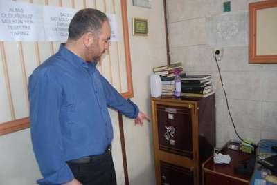 Hırsızlar çelik kasayı matkapla açtı