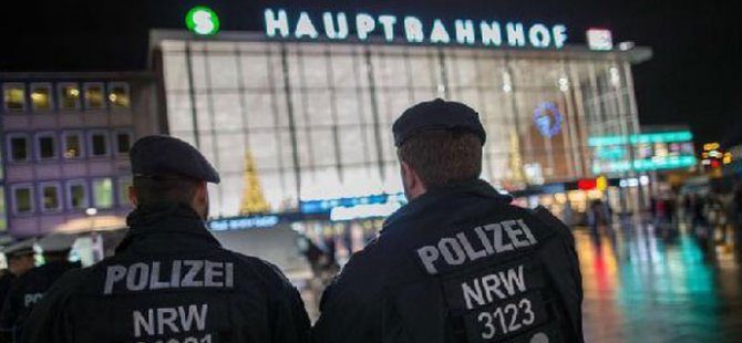 Alman polisinden Müslüman gençlere terörist muamelesi