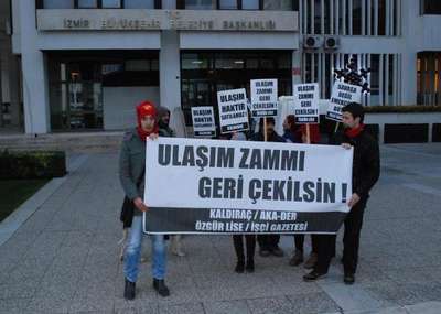 İZMİR'DE ULAŞIM ZAMMINA TEPKİ