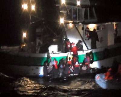 BODRUM'DA ŞİŞME BOTTA 27 KAÇAK YAKALANDI (2)