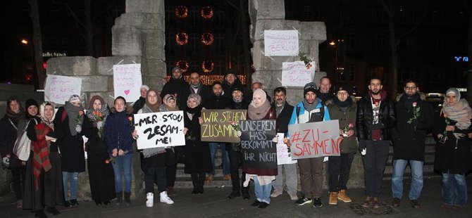 Almanya'daki Müslümanlar Noel pazarında ölenleri andı