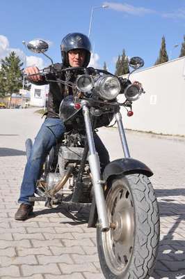 Temizlik işçisi 'Harley-Davidson' benzeri motosiklet yaptı
