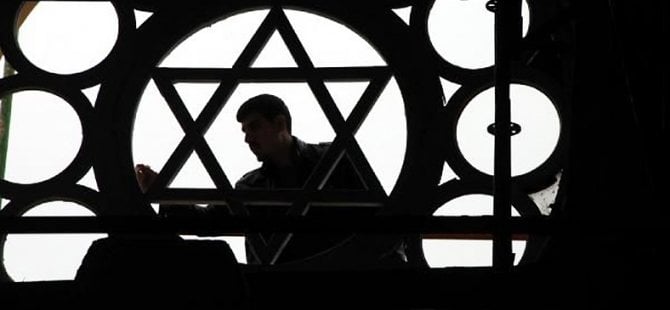 Sinagog yakınlarında bıçaklı saldırı: 5 yaralı