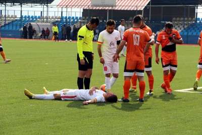 Şırnak'ta amatör lig maçında oyuncular hakeme saldırdı