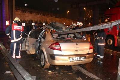 Bariyer otomobile ok gibi saplandı:1 yaralı