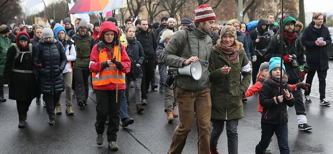 Berlin'den 'Halep İçin Sivil Yürüyüş'