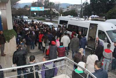 Selçuk'ta YGS'ye giren öğrenciler için belediye araç kiraladı