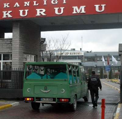 Üniversiteli gençlerin cenazeleri Adli Tıp Kurumu'na getirildi