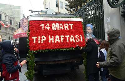 Geleneksel "14 Mart Tıp Haftası Yürüyüşü" yarıda kaldı