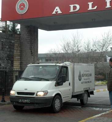 Adli Tıp'tan cenazeleri  alınan öğrencilerden Berra Özel toprağa verildi
