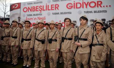 Turhal'dan 50 öğrenci kına yakılarak Çanakkale'ye gönderildi