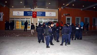 Buz hokey final maçı kavgalı bitti