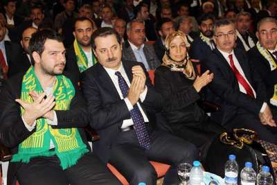 Bakan Çelik, gruba müdahale eden polisi 'Sakin olun' diyerek uyardı (3)