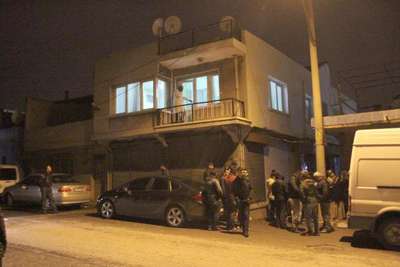 Eşini boğarak öldürmekten aranan koca yakalandı