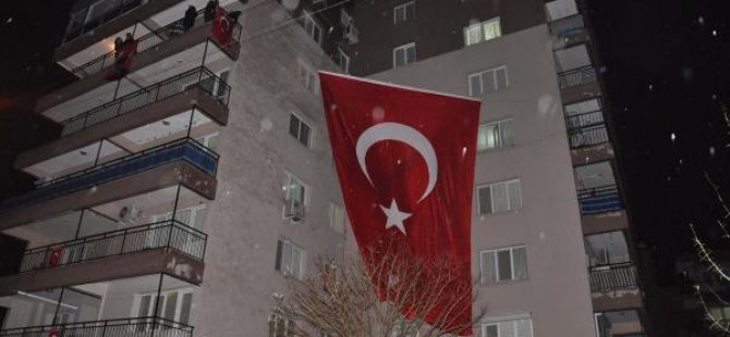 'Babamız evde yok, kapıyı açamayız'