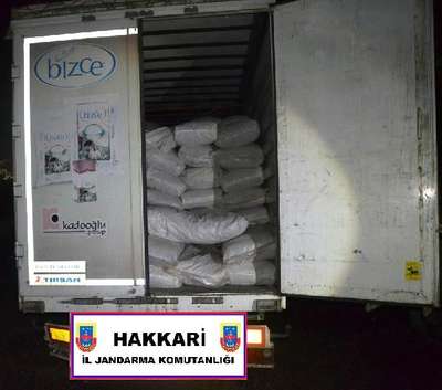 Çukurca'da 17 ton kaçak çay ele geçirildi