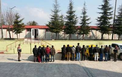 Suriyeli kaçaklar taksiyle sınıra getirildi