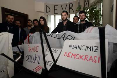 Trabzon CHP Gençlik Kolları, parti binasını işgal etti