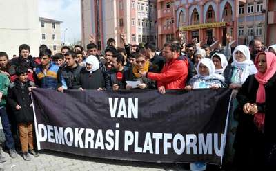 Van'da polisin öğrencilere müdahalesine kınama