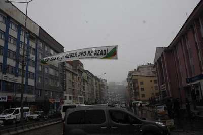 Hakkari'de 'Apo'ya özgürlük' pankartı yeniden asıldı