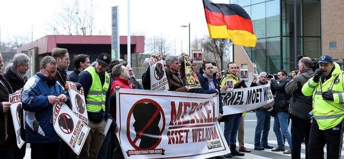 Merkel'i Belçika'da protesto ettiler