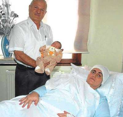 5 yıl önce, 53 yaşında çocuk dünyaya getiren anne kansere yenik düştü