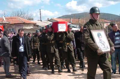 Hakkari'de intihar eden er Bayramiç'te toprağa verildi