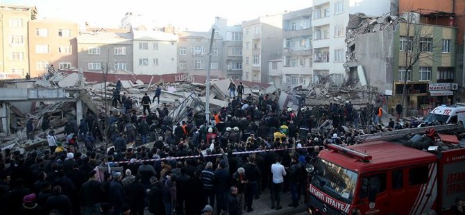 Zeytinburnu'nda bina çöktü