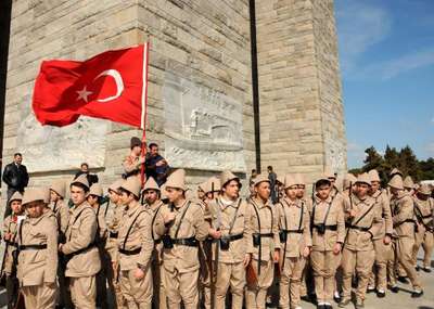 Onbeşliler'den Çanakkale'de 15 yaşında şehit düşen Tokatlı atalarına ziyaret