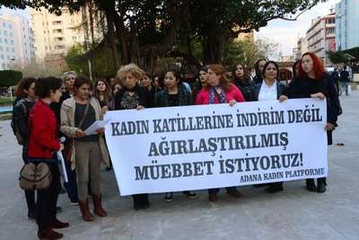 Adana'da kadınlardan kadın cinayeti protestosu