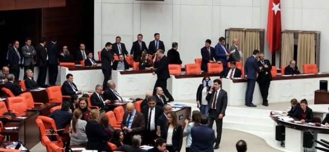 CHP milletvekilleri Meclis'i terk etti