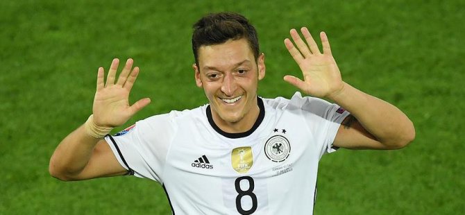 Özil'in ismi spor kompleksine verildi