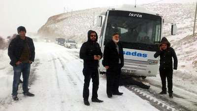 TİPİDE 10 ARAÇTA 50 KİŞİ MAHSUR