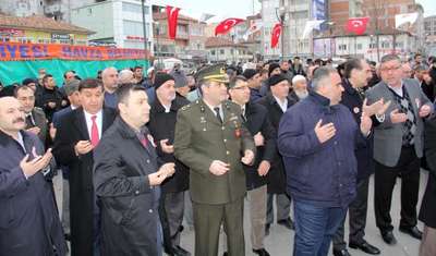 Çanakkale şehitleri için kırık buğday çorbası dağıtıldı