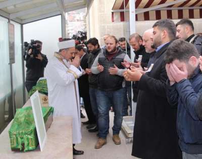 Ateş bebek gözyaşlarıyla toprağa verildi