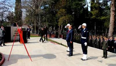 Liseli Kemal, 320 liralık ödülü Mehmetçik Vakfı'na bağışladı