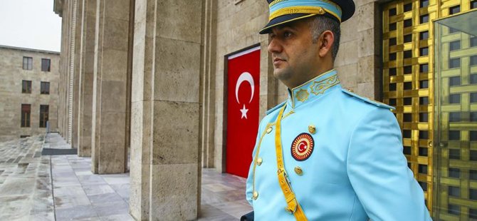 Meclis tören polislerine turkuaz üniforma