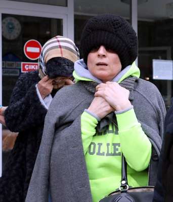 Anne ve kızı parfüm hırsızlığından gözaltına alındı