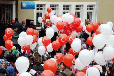 Şehitlere şiir yazıp balonla gökyüzüne bıraktılar