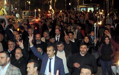 Gaziantep’te, Ülkücülerden mehter eşliğinde meşaleli yürüyüş