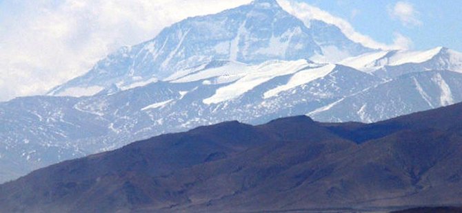 Everest’e tırmanan dağcılar öldü