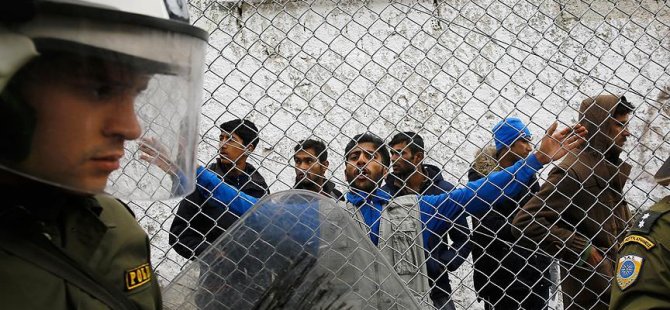 Schengen 3 ay daha askıya alındı