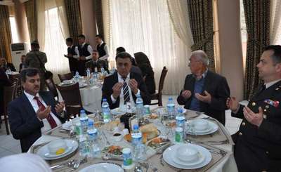 İslahiye'de şehit aileleri ile gazilere yemek