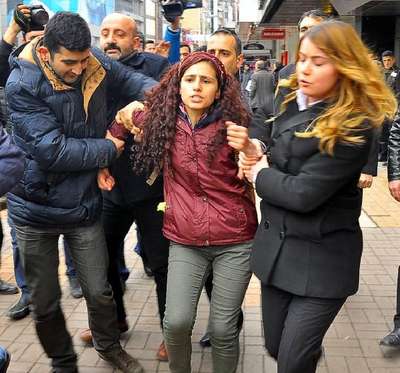 AK Parti binasına yumurta atan 3 öğrenci serbest