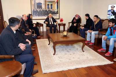Hayırsever işadamı, şehit ailelerine 2 daire bağışladı