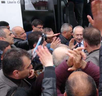 Kılıçdaroğlu, Elazığ'da Şeyh Ali Septi'nin türbesini ziyaret edip, halktan destek istedi(3)