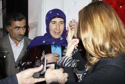 PKK'dan ayrılan genç evlendi, Davutoğlu telefonla tebrik etti