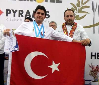 Liseli aşçı Yunanistan'dan da ödülle döndü